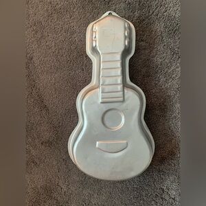 Wilton vintage  GUITAR Cake Pan.  Good used condition.